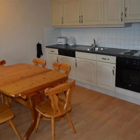 Anne - Hochparterre Appartement-fewo- Dusche Oder Bad- Wc 12-bettwohnung By Interhome *