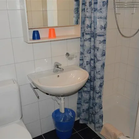 Anne - Hochparterre Appartement-fewo- Dusche Oder Bad- Wc 12-bettwohnung By Interhome